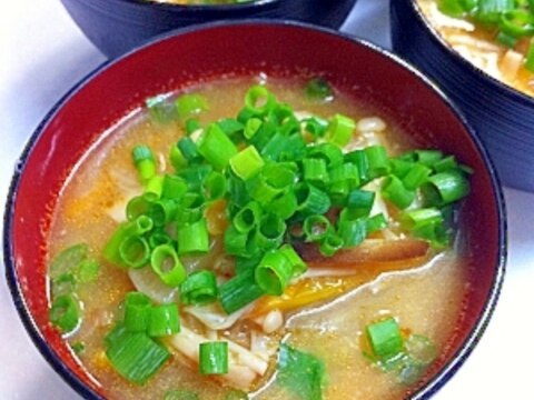 野菜たっぷり☆とろけるピリ辛スープ